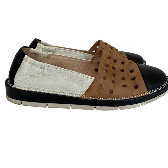 Hispanitas Women's SOHO Black & White Maiko Leather Flat. 6 - Picture 2 of 4